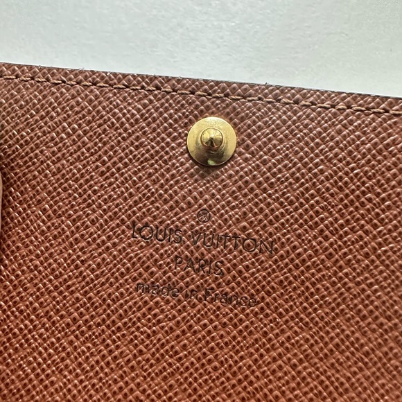 Louis Vuitton 6 Key Holder - Picture 5 of 7